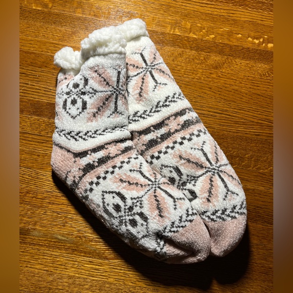 NEW Fuzzy Socks - Pink, Grey and White - Picture 1 of 3